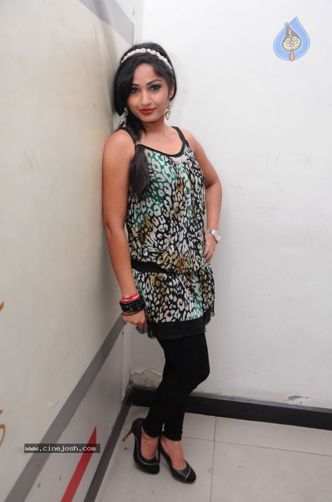 Madhavi Latha New Photos - 42 / 68 photos