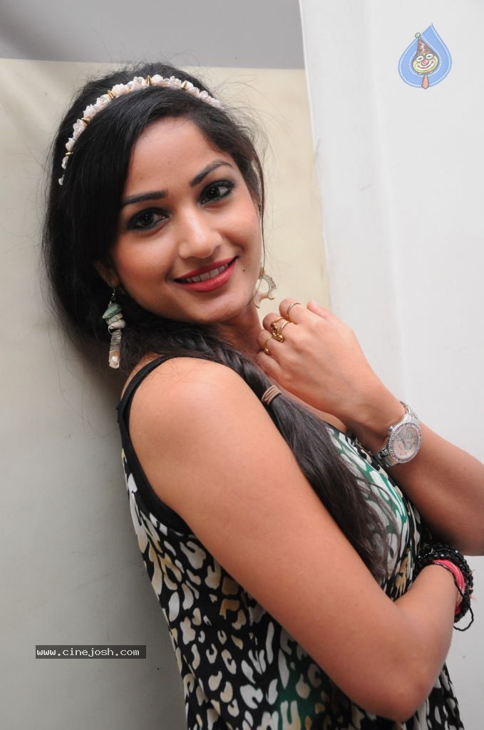 Madhavi Latha New Photos - 45 / 68 photos