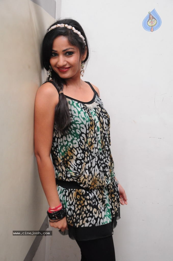 Madhavi Latha New Photos - 56 / 68 photos