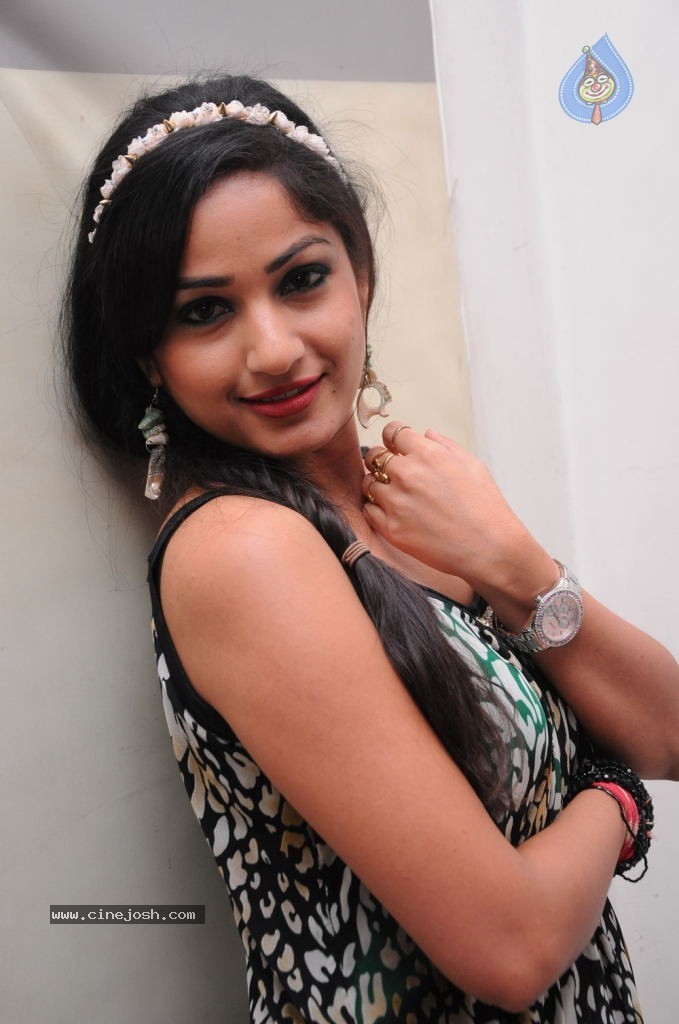 Madhavi Latha New Photos - 64 / 68 photos