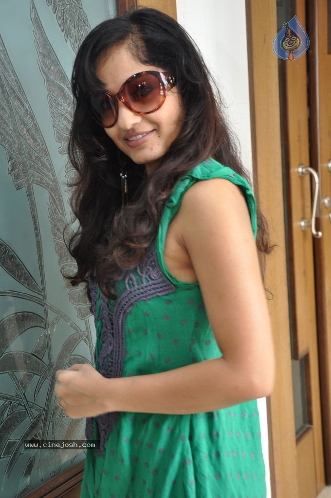 Madhavi Latha New Stills - 43 / 84 photos
