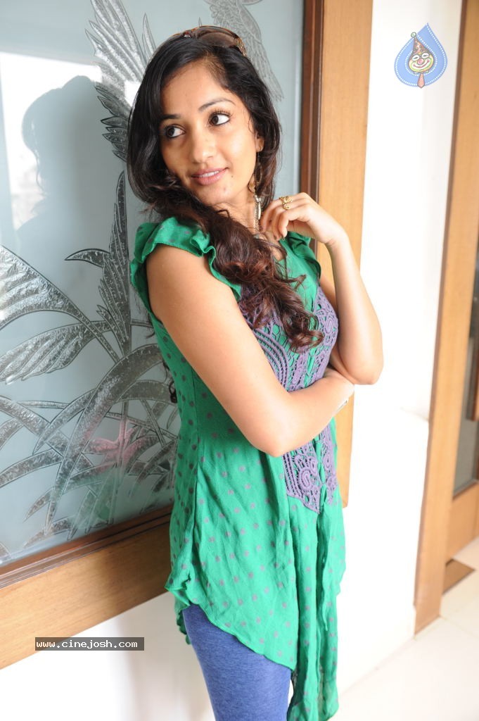 Madhavi Latha New Stills - 78 / 84 photos