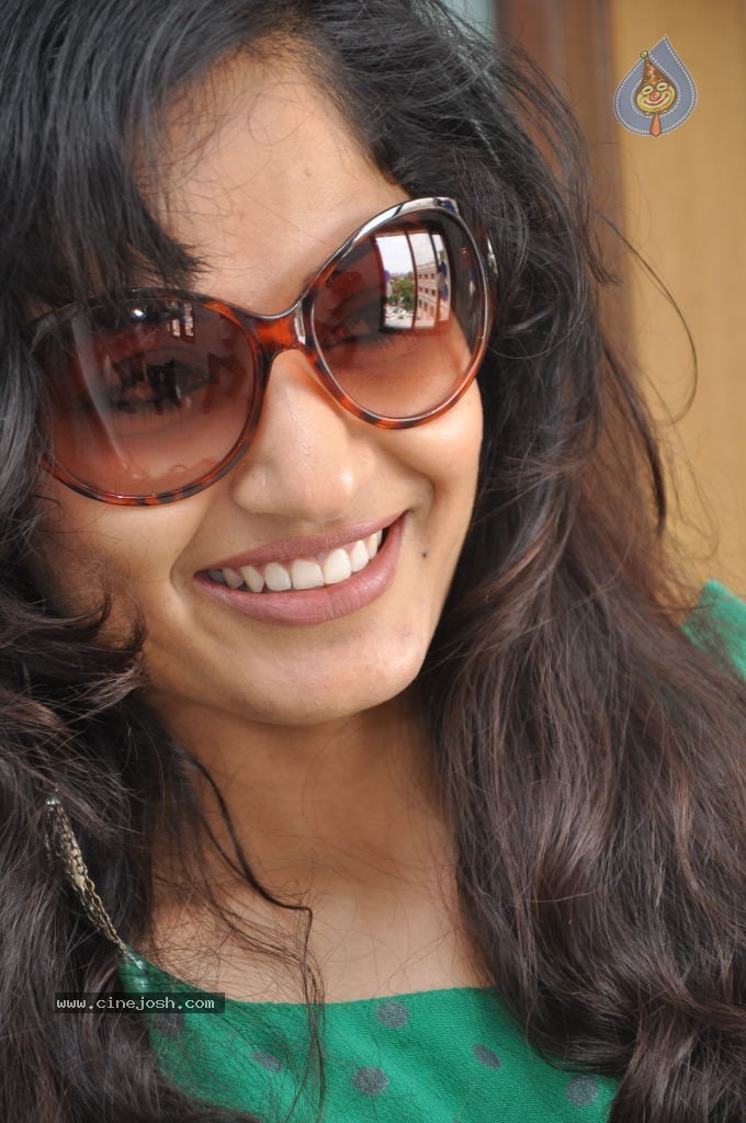 Madhavi Latha New Stills - 80 / 84 photos