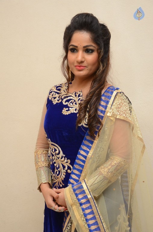 Madhavi Latha New Stills - 8 / 15 photos