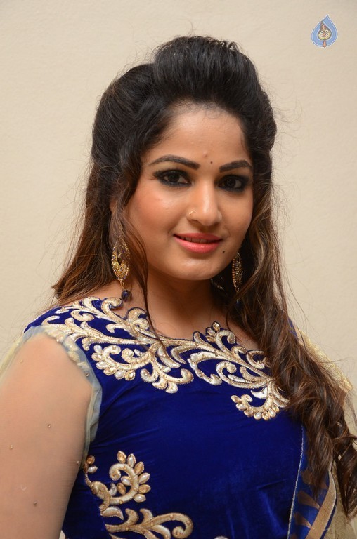 Madhavi Latha New Stills - 12 / 15 photos