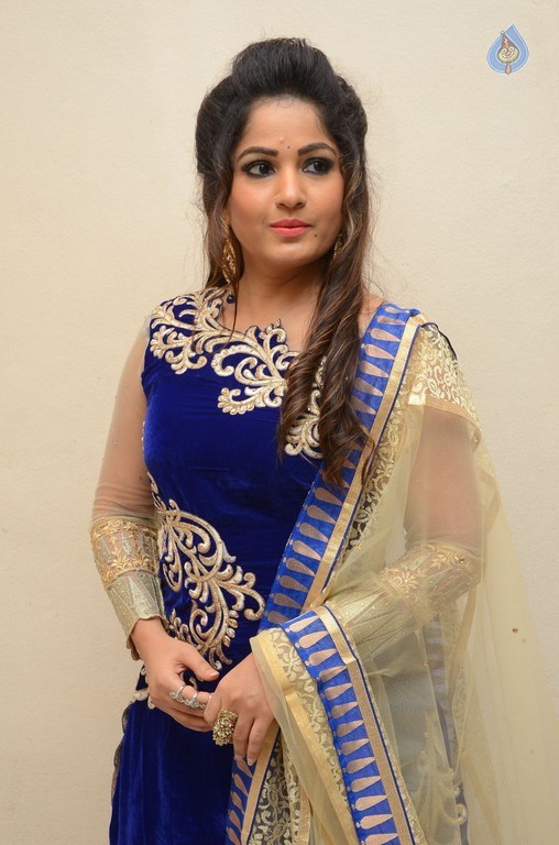 Madhavi Latha New Stills - 13 / 15 photos