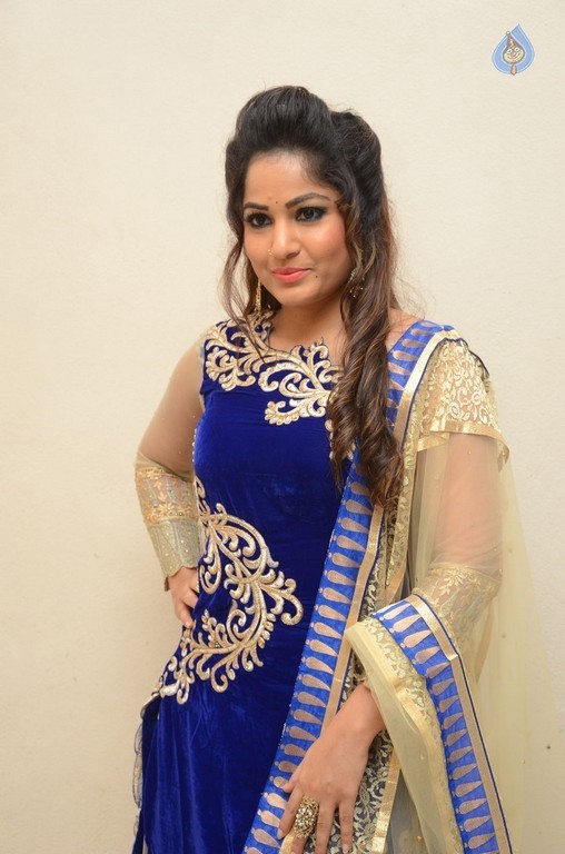 Madhavi Latha New Stills - 15 / 15 photos
