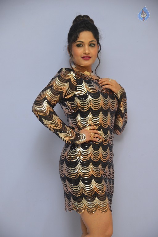 Madhavi Latha Photos - 1 / 21 photos