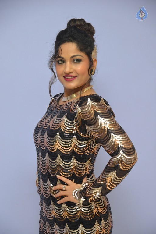 Madhavi Latha Photos - 9 / 21 photos