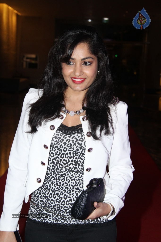 Madhavi Latha Stills - 3 / 62 photos