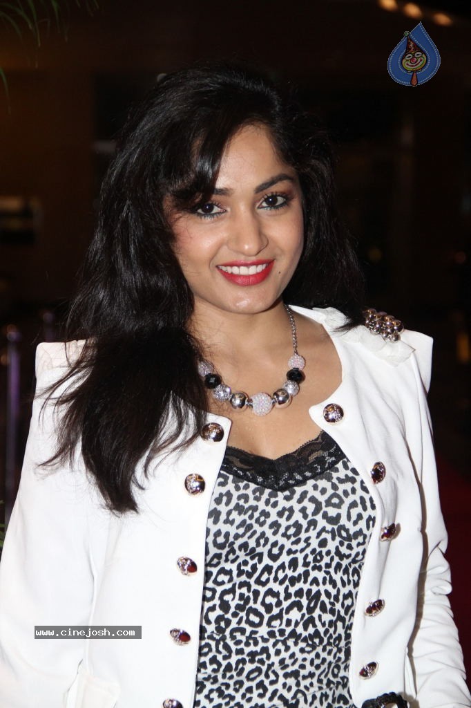 Madhavi Latha Stills - 40 / 62 photos