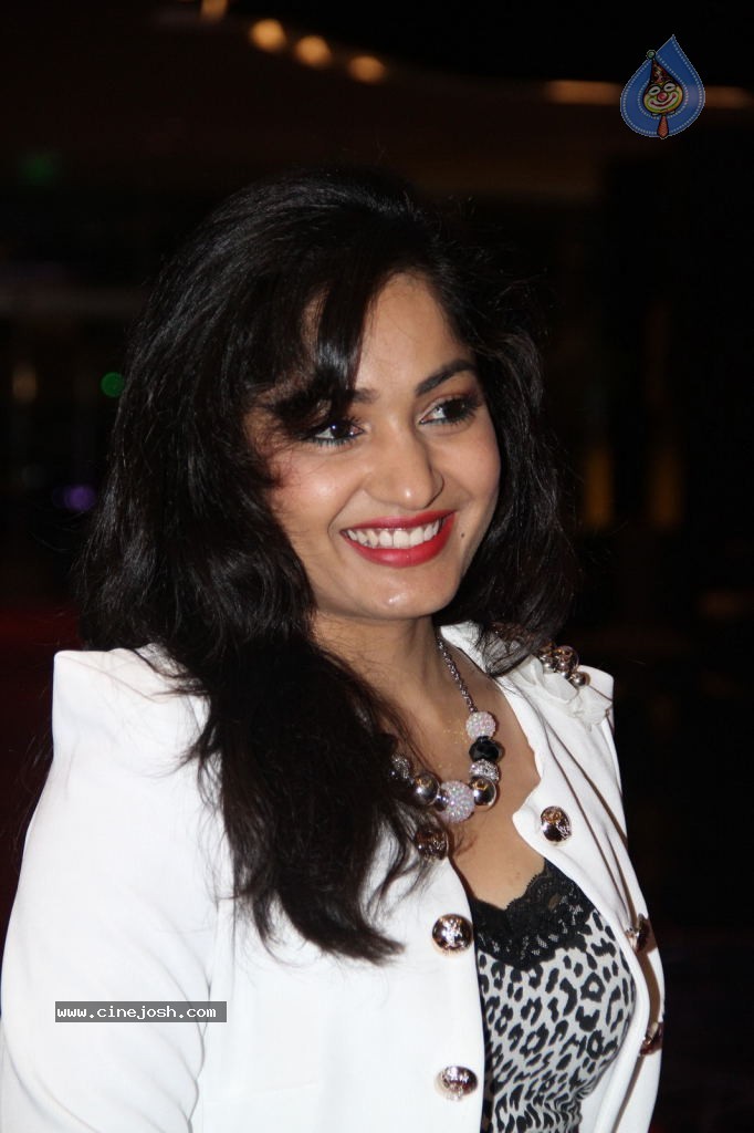 Madhavi Latha Stills - 50 / 62 photos