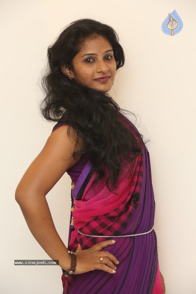 Madhavi Stills - 14 / 71 photos