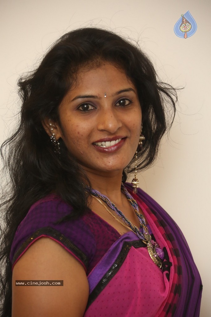 Madhavi Stills - 23 / 71 photos
