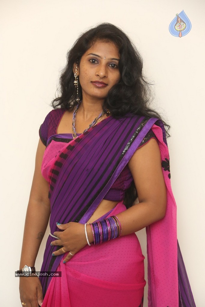 Madhavi Stills - 26 / 71 photos
