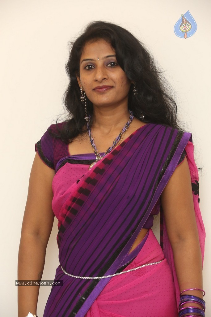 Madhavi Stills - 29 / 71 photos