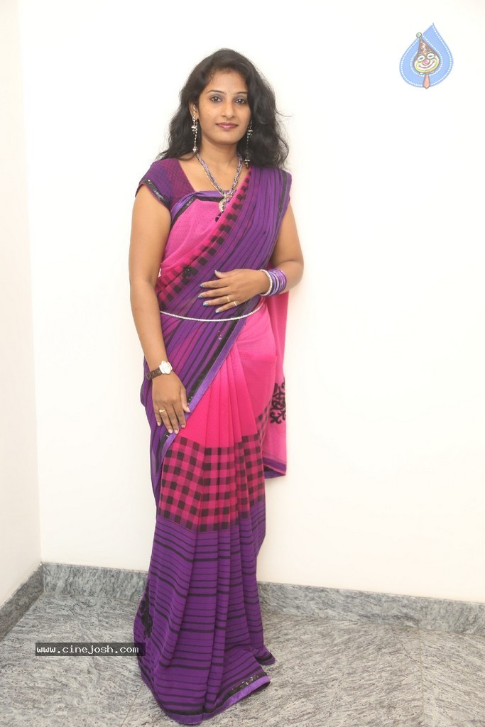 Madhavi Stills - 42 / 71 photos