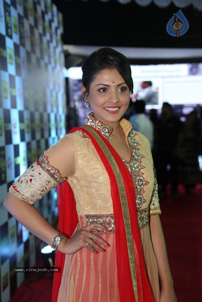 Madhu Shalini at Mirchi Music Awards - 16 / 56 photos