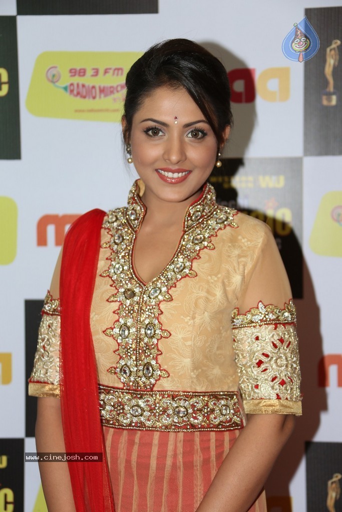 Madhu Shalini at Mirchi Music Awards - 30 / 56 photos