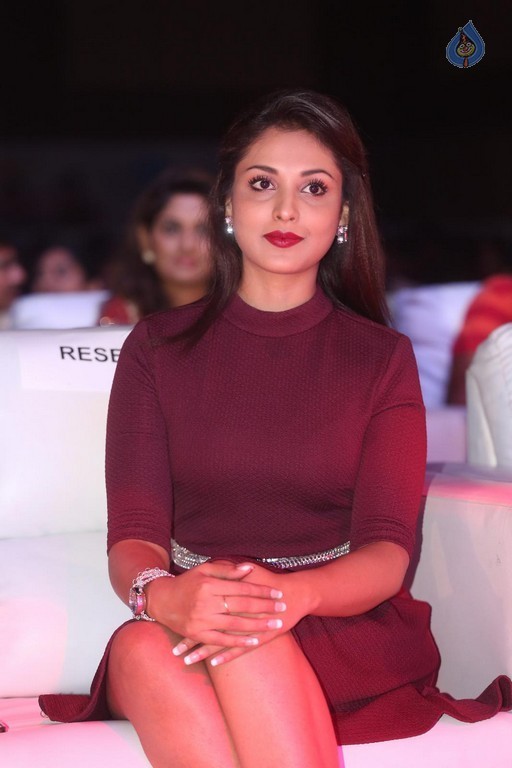 Madhu Shalini at Oopiri Audio Launch - 4 / 35 photos