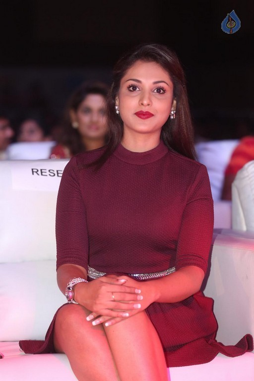 Madhu Shalini at Oopiri Audio Launch - 10 / 35 photos