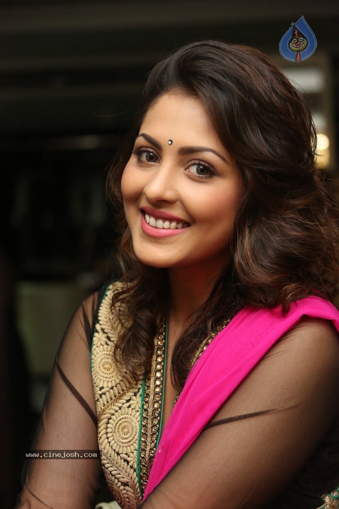 Madhu Shalini Cute Photos - 30 / 91 photos