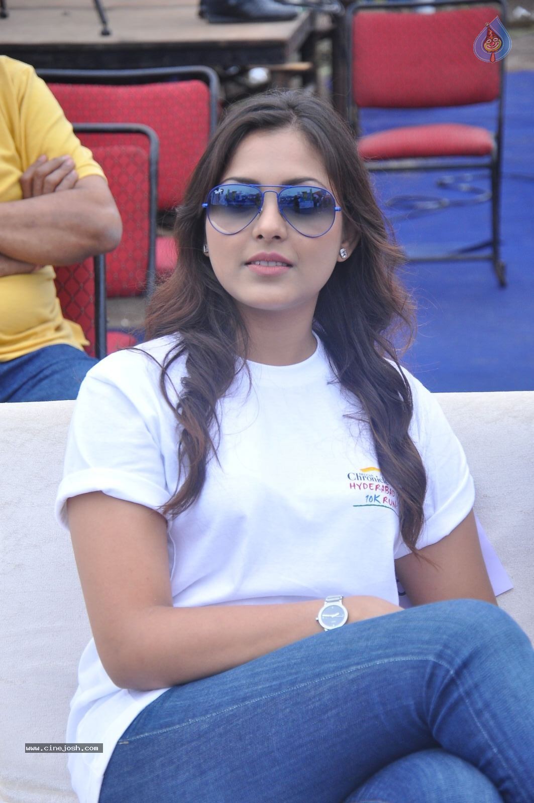 Madhu Shalini Gallery - 17 / 48 photos