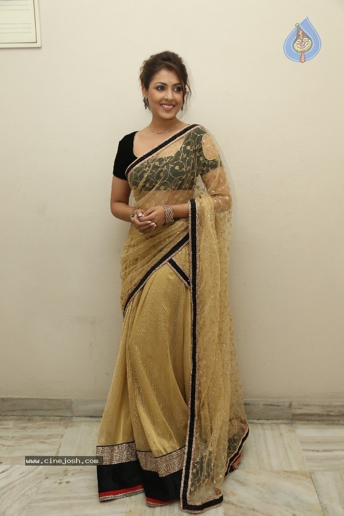 Madhu Shalini Latest Gallery - 74 / 193 photos