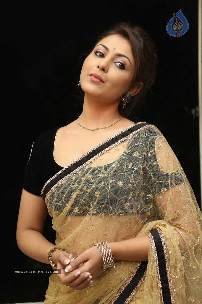 Madhu Shalini Latest Gallery - 87 / 193 photos