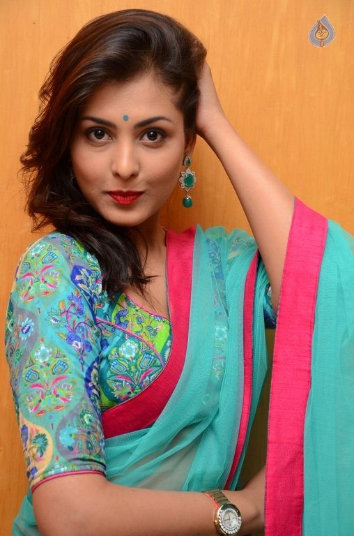 Madhu Shalini Latest Images - 26 / 42 photos