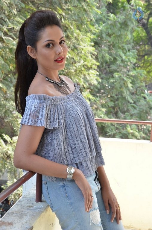 Madhu Shalini Latest Photos - 51 / 59 photos