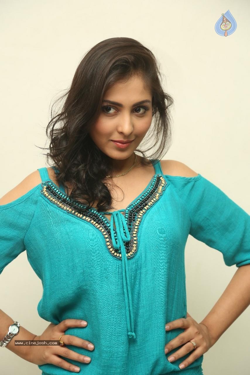Madhu Shalini Latest Pics - 39 / 96 photos