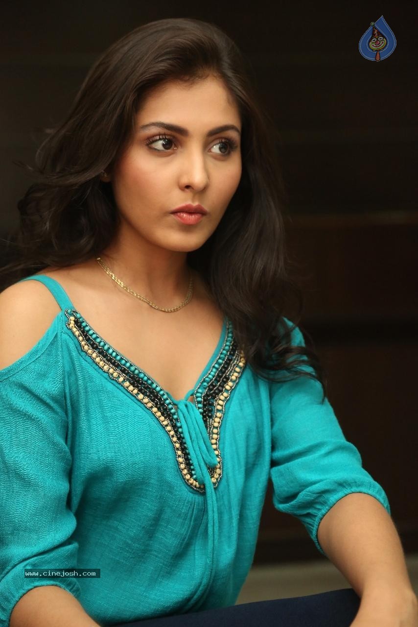 Madhu Shalini Latest Pics - 56 / 96 photos