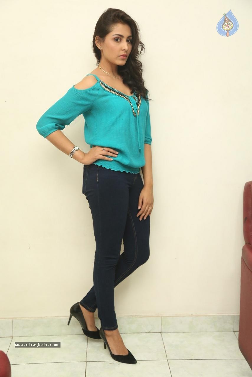 Madhu Shalini Latest Pics - 89 / 96 photos