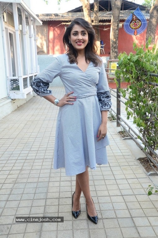 Madhu Shalini Latest Pics - 12 / 19 photos