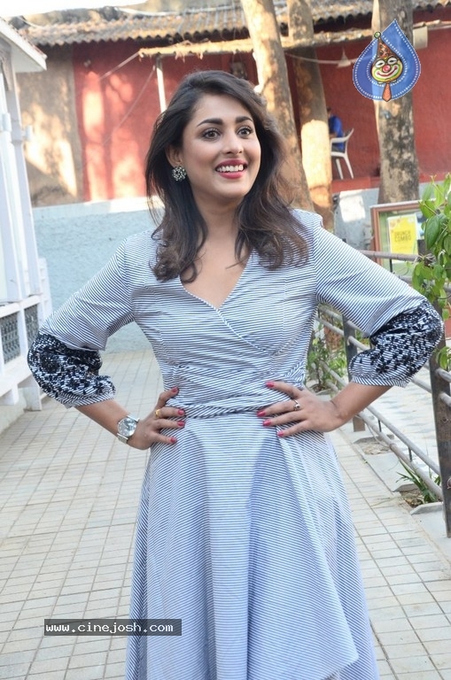 Madhu Shalini Latest Pics - 17 / 19 photos