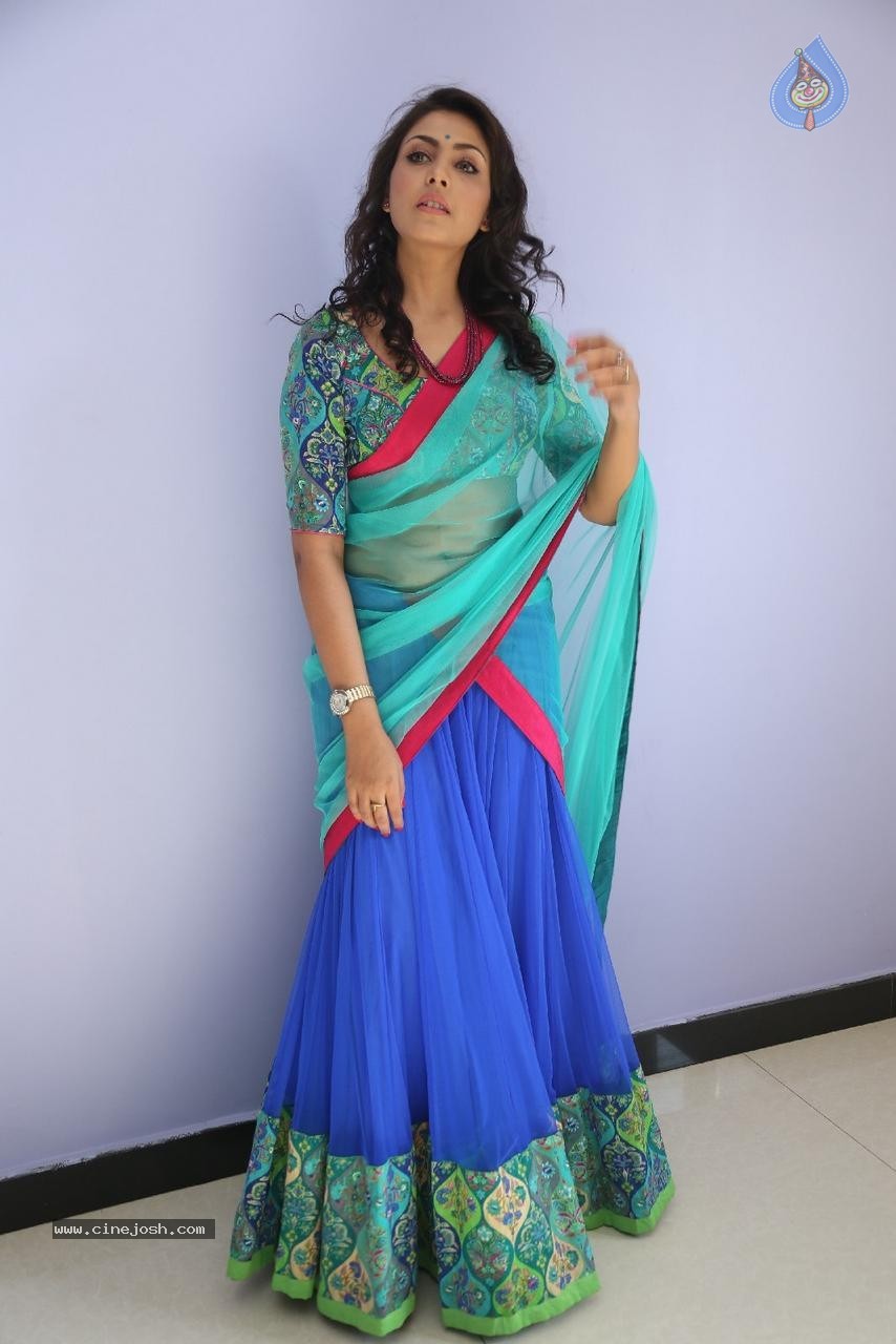 Madhu Shalini Latest Pictures - 5 / 96 photos