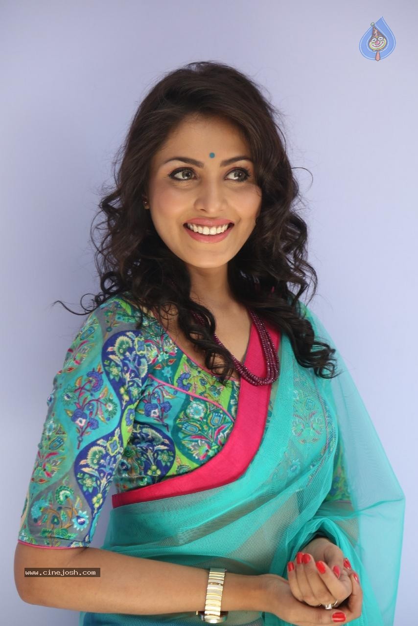 Madhu Shalini Latest Pictures - 6 / 96 photos