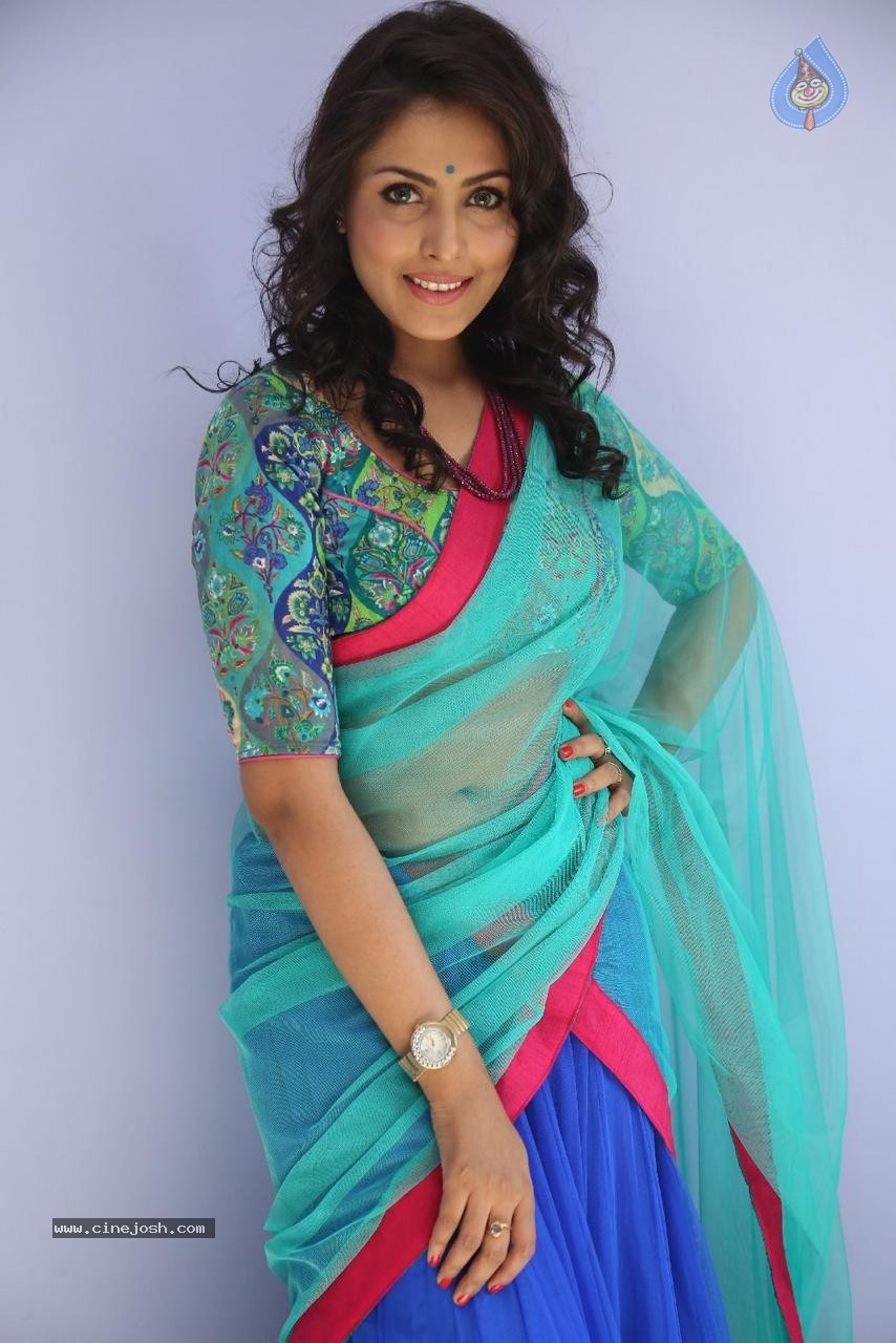 Madhu Shalini Latest Pictures - 18 / 96 photos
