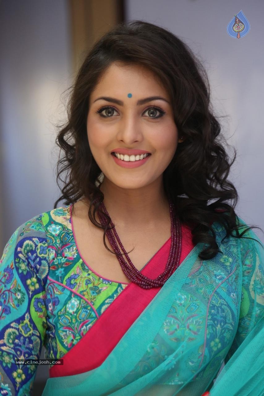 Madhu Shalini Latest Pictures - 27 / 96 photos