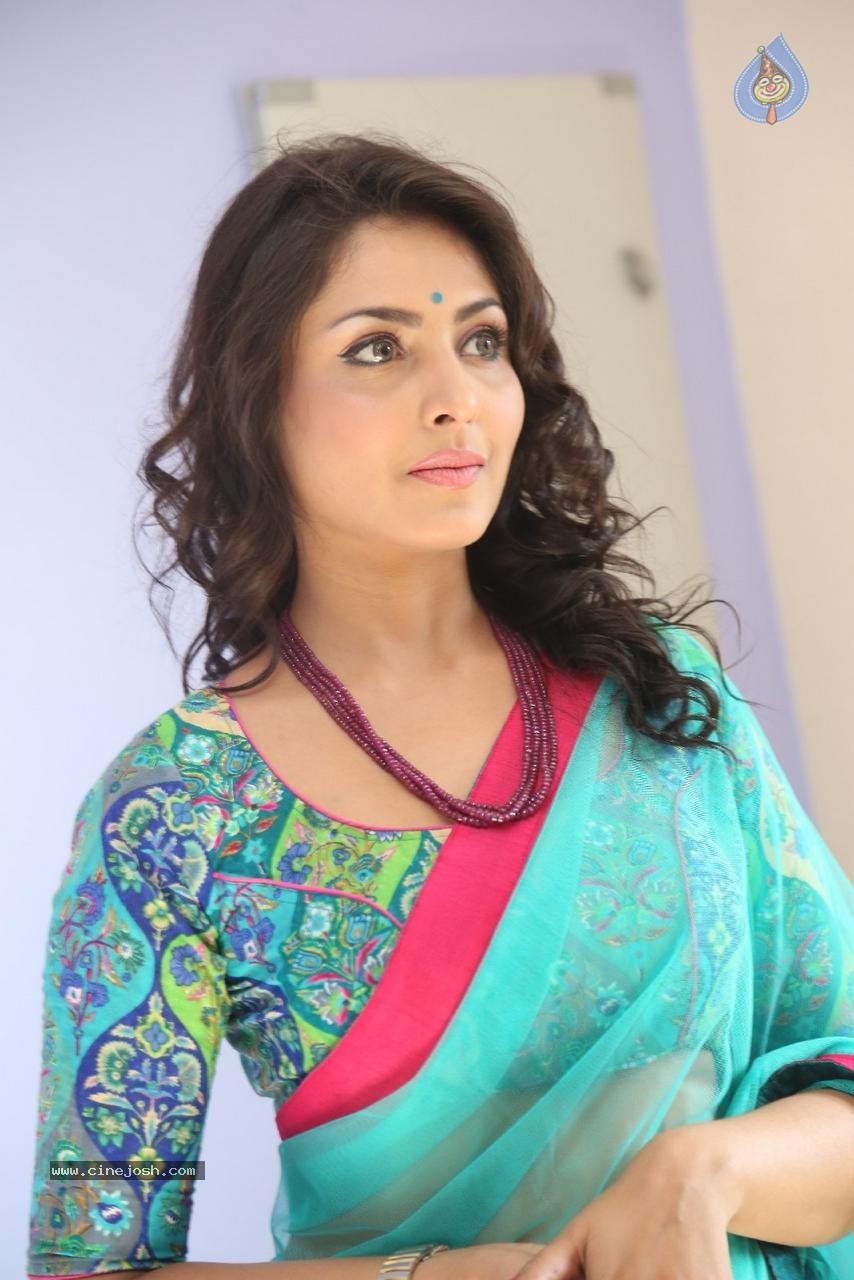 Madhu Shalini Latest Pictures - 28 / 96 photos