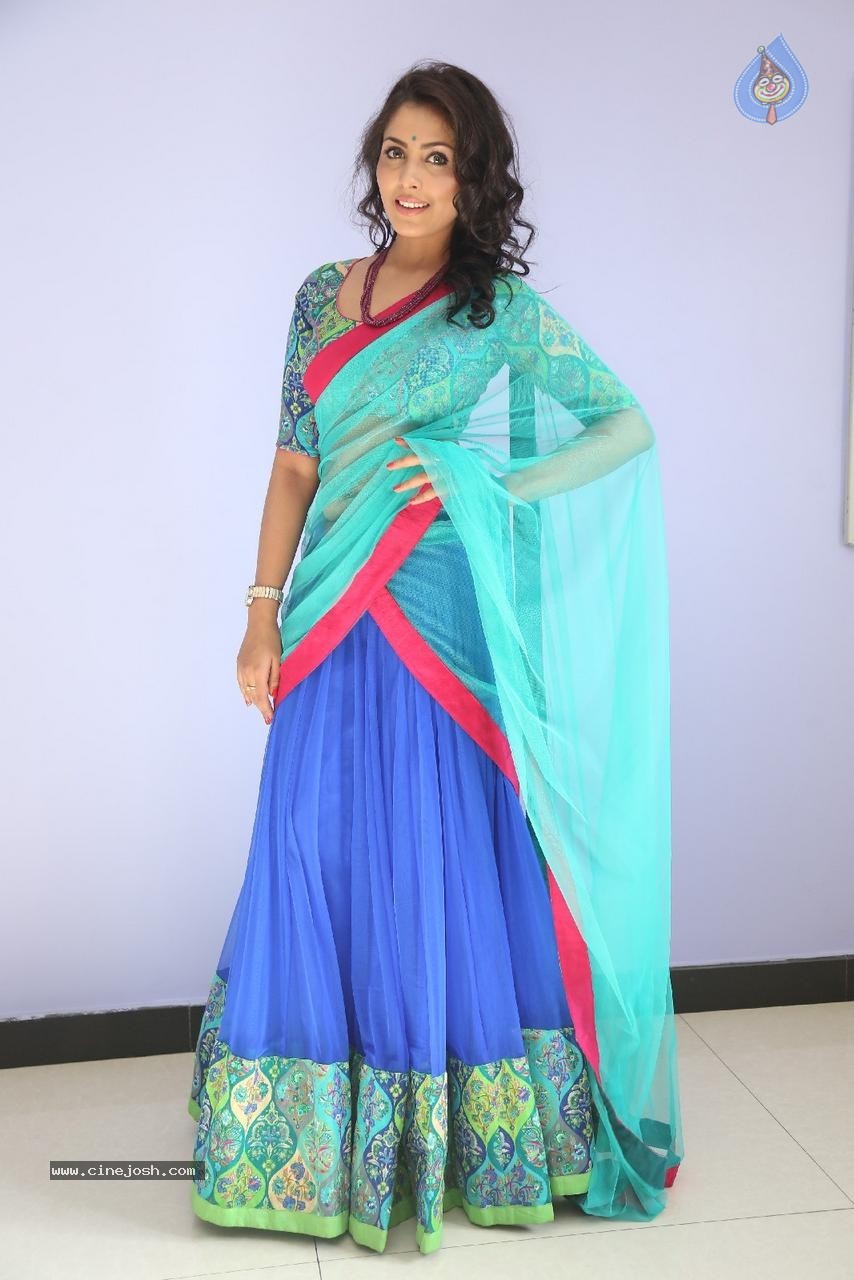 Madhu Shalini Latest Pictures - 31 / 96 photos