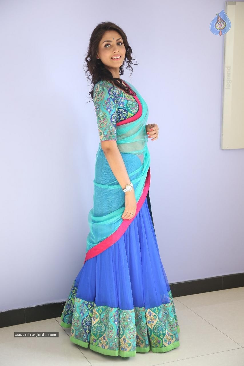 Madhu Shalini Latest Pictures - 50 / 96 photos