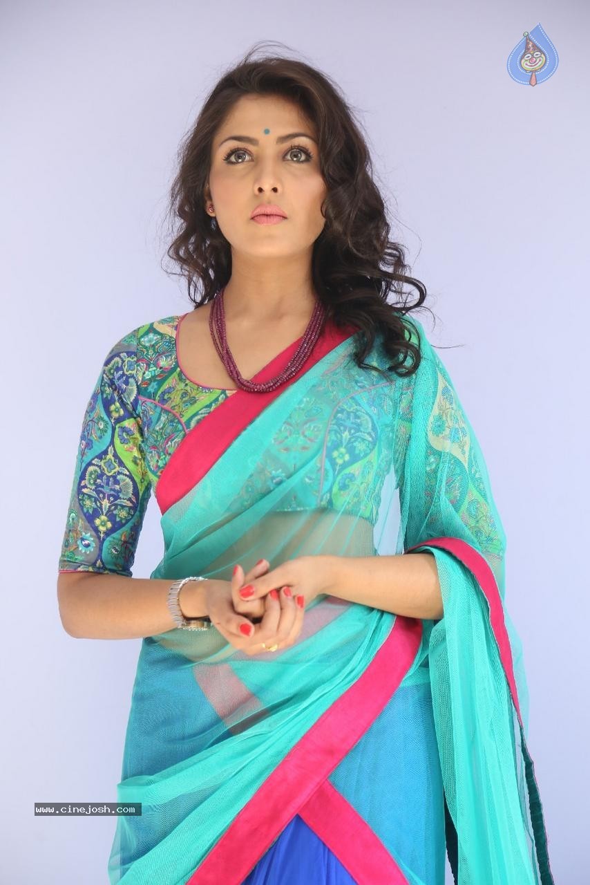 Madhu Shalini Latest Pictures - 56 / 96 photos