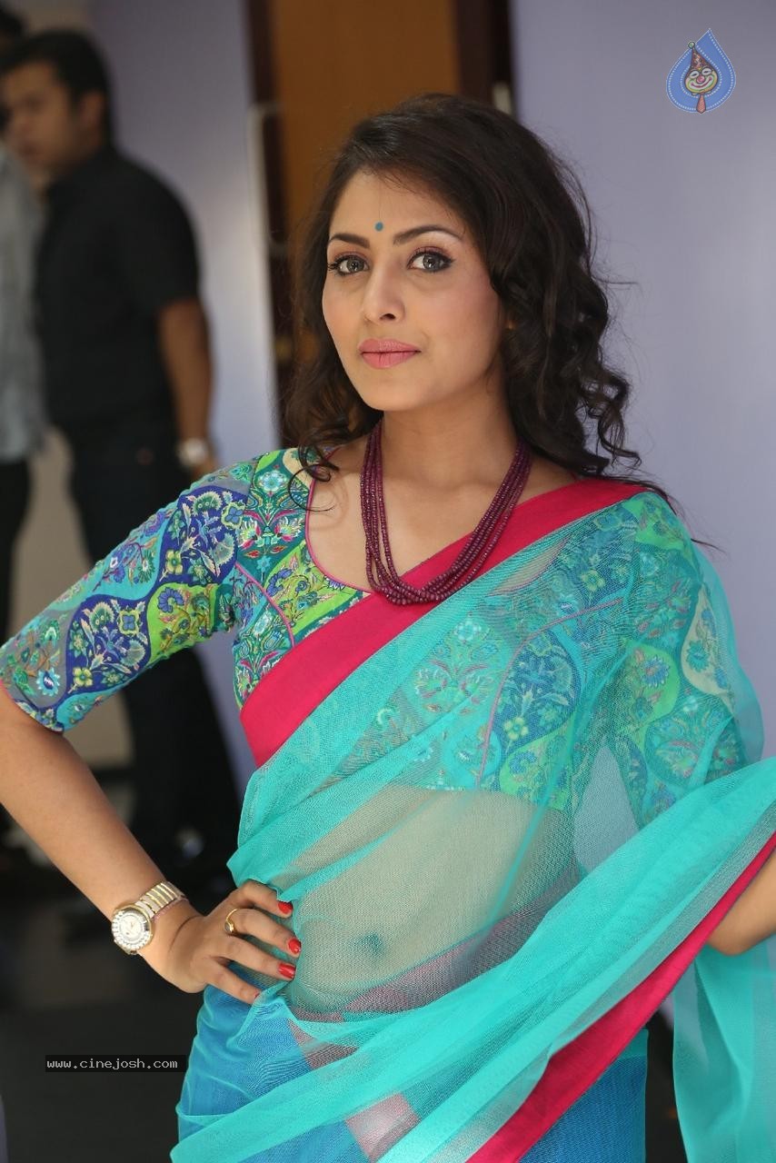 Madhu Shalini Latest Pictures - 81 / 96 photos