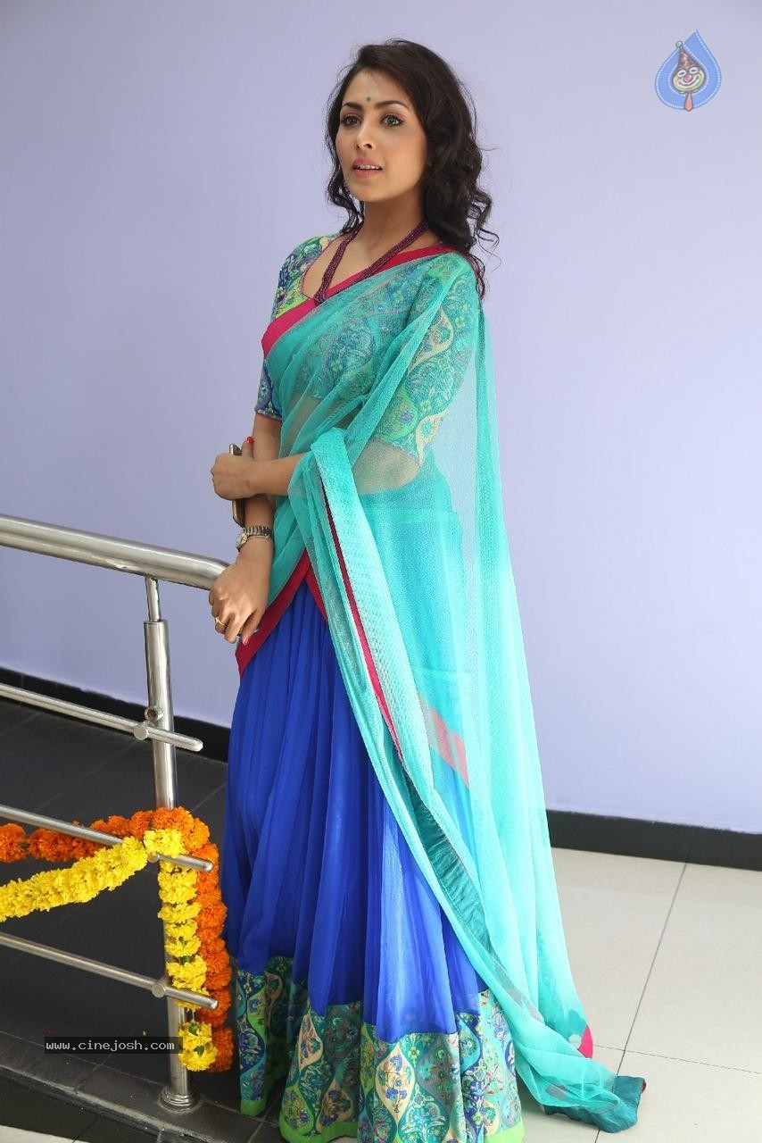 Madhu Shalini Latest Pictures - 85 / 96 photos