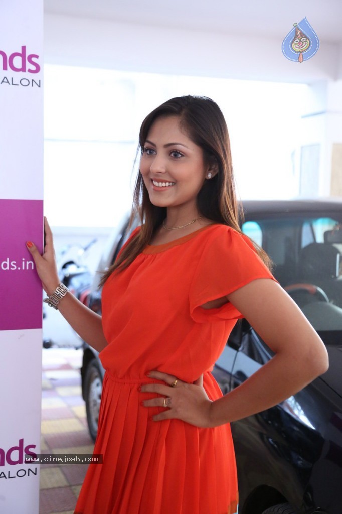 Madhu Shalini Latest Stills - 45 / 89 photos