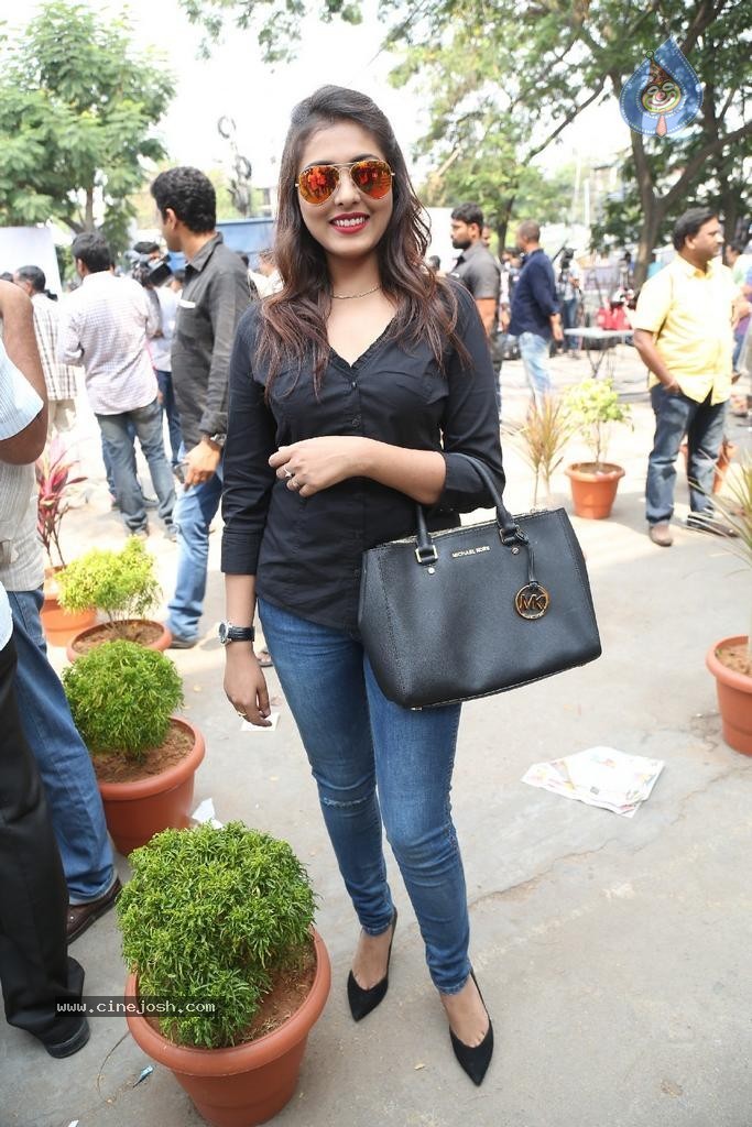 Madhu Shalini Latest Stills - 36 / 38 photos