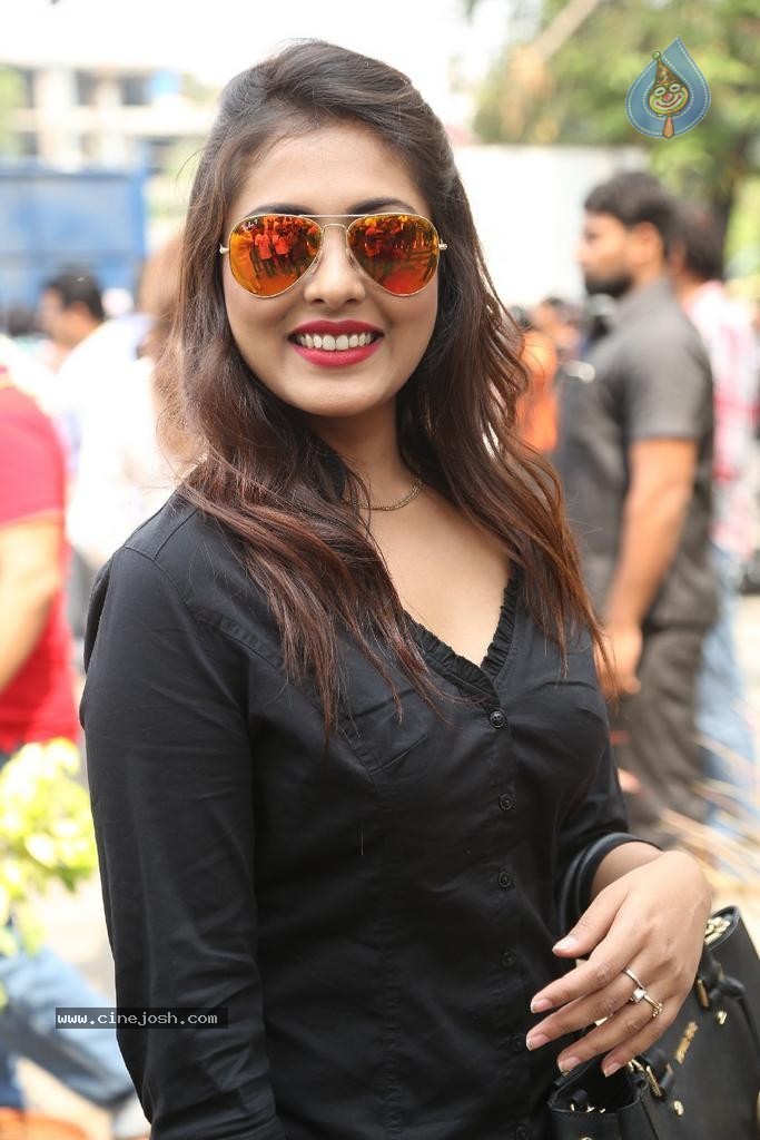 Madhu Shalini Latest Stills - 37 / 38 photos