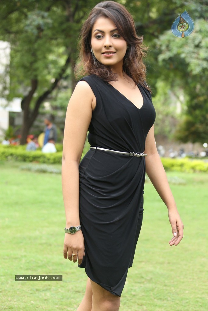 Madhu Shalini New Gallery - 132 / 148 photos